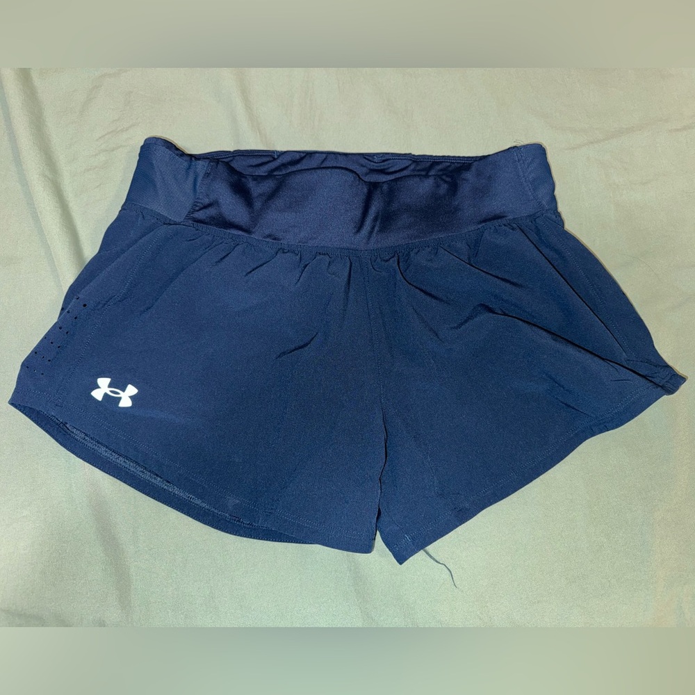 Women’s Under Armour running shorts 💙